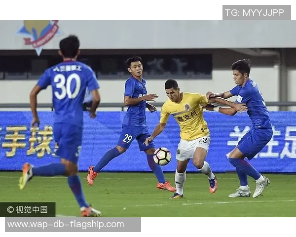 申花与申鑫激战正酣直播盛况回顾精彩瞬间尽在其中